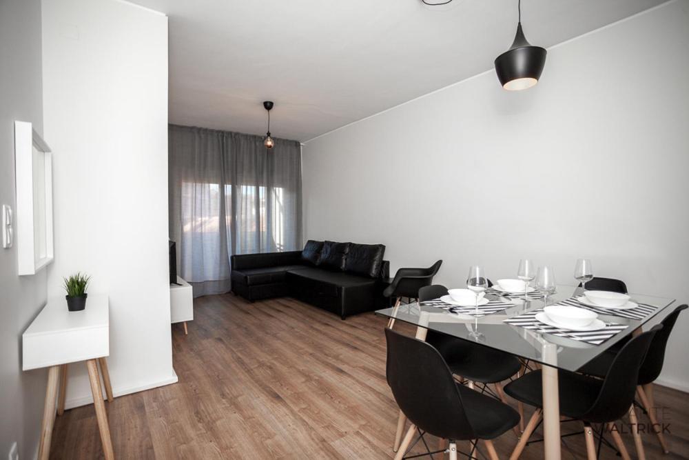 Downtown 3 Bedroom With Balcony - Quiet Street - Family Friendly - Groups OOporto Extérieur photo