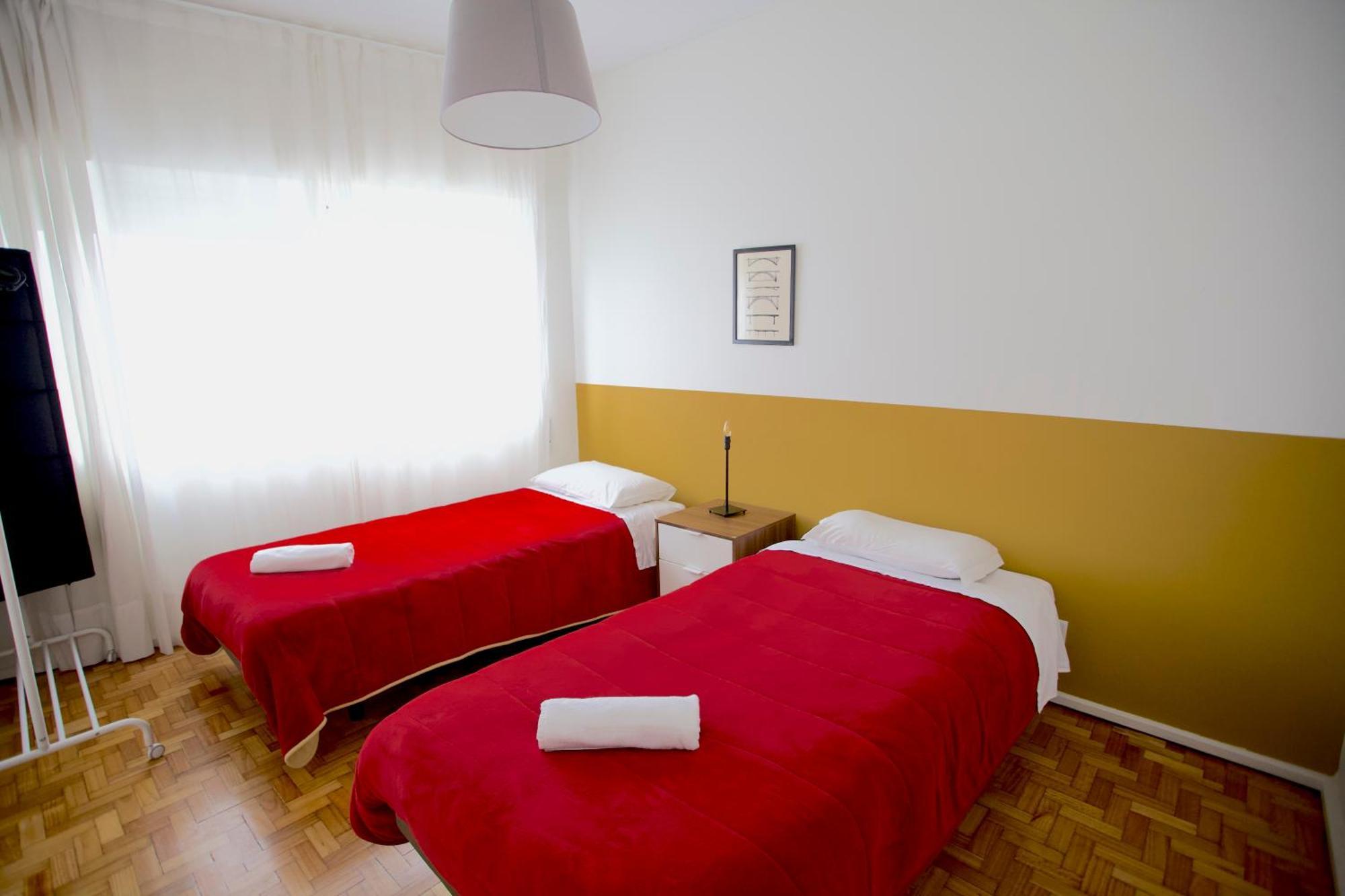 Downtown 3 Bedroom With Balcony - Quiet Street - Family Friendly - Groups OOporto Extérieur photo